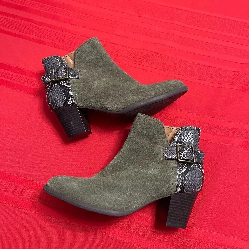 Vionic Naomi Snake Print Olive Green Wedge Ankle Boots Size 7